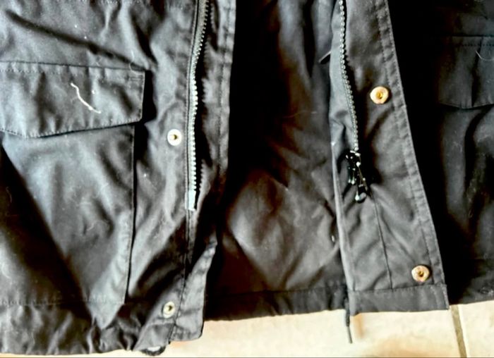 Veste coupe vent Carhart de couleur noire - photo numéro 2