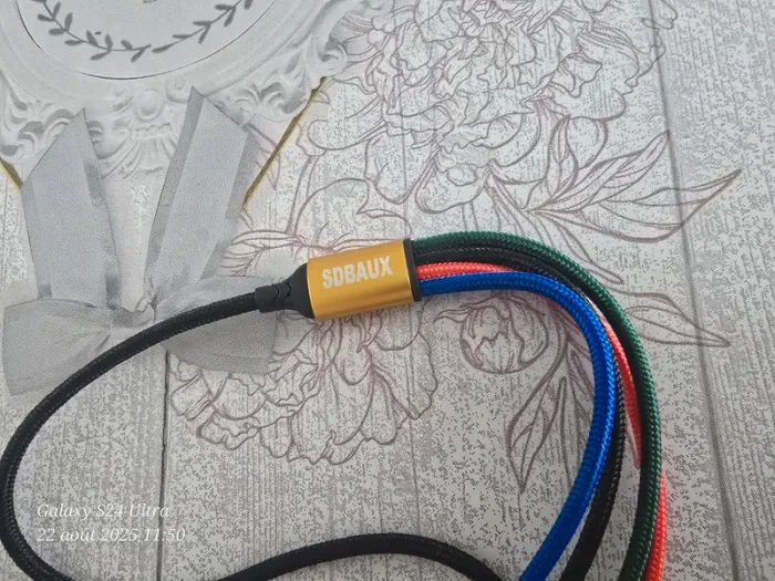 Câble de charge multi-support - photo numéro 7
