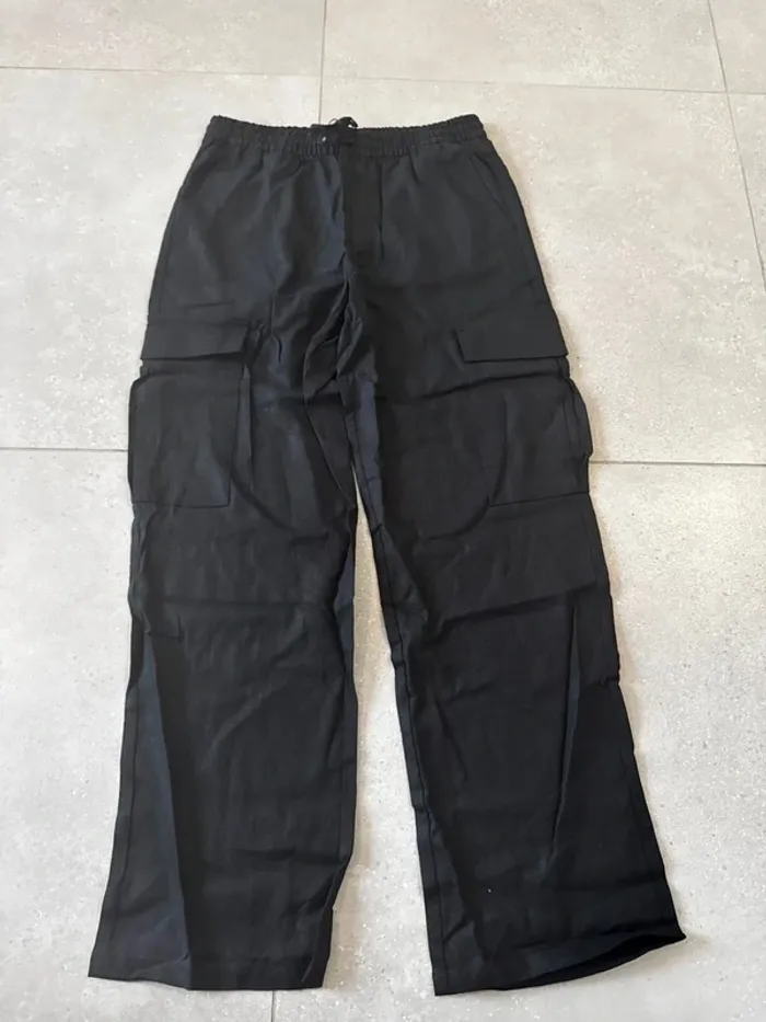 Pantalon noir Adpt, neuf avec étiquette, 40x105cm