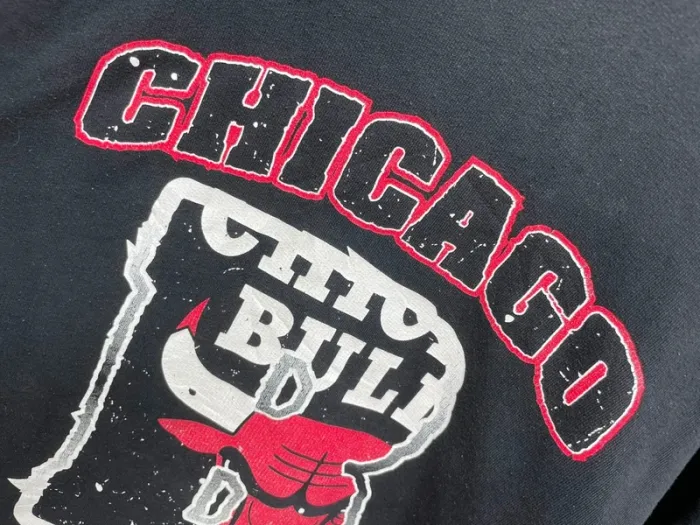 NBA Basketball Vintage Nutmeg Chicago Bulls Black Sweater Mens M Made in Portugal 🇵🇹 - photo numéro 5
