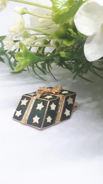 Broche cadeau vintage