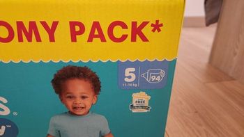 1 carton de 94 couches Pampers taille 5 (11-16kg)