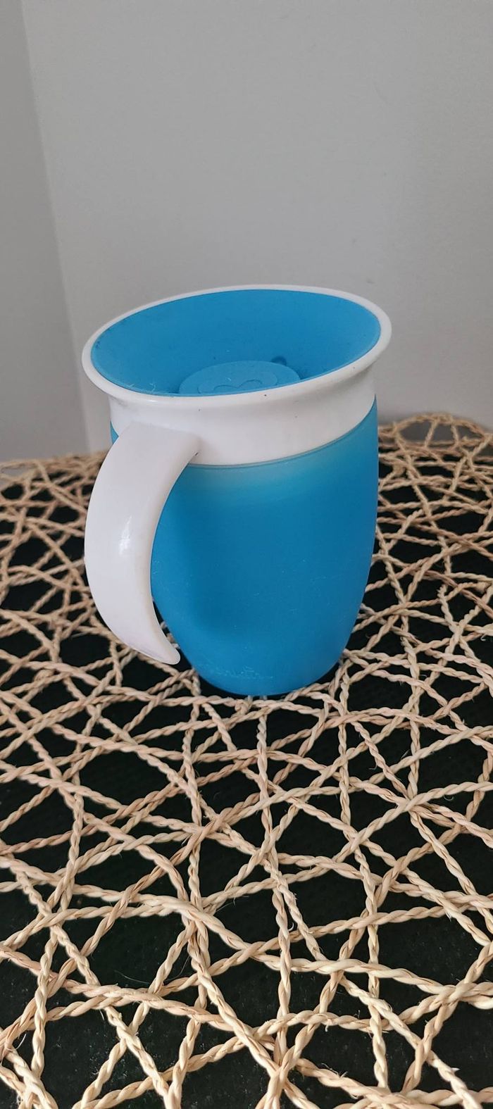 Tasse Miracle® 6 mois et + - 207 ml Bleu de Munchkin