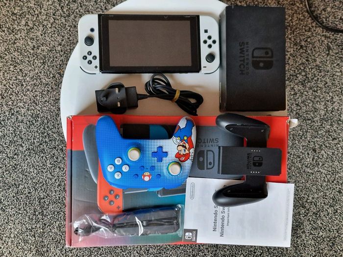 Nintendo Switch V1 + x2 jeux et carte microSD 128 Go + manette filaire Mario - photo numéro 3