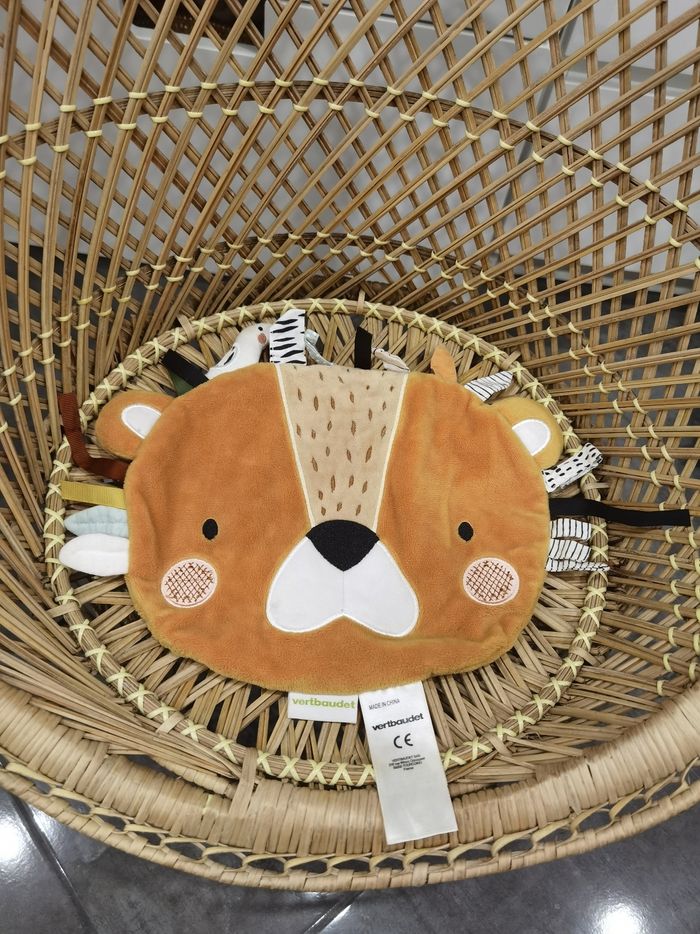 Doudou plat Vertbaudet tête de lion  Tanzanie