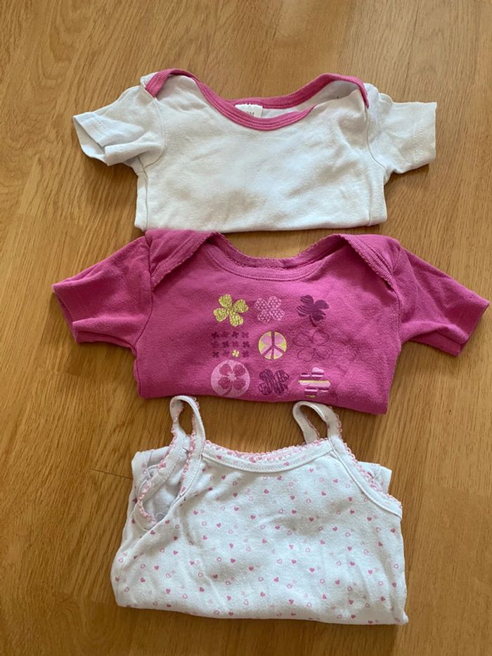 Lot 5 bodies été 18 mois