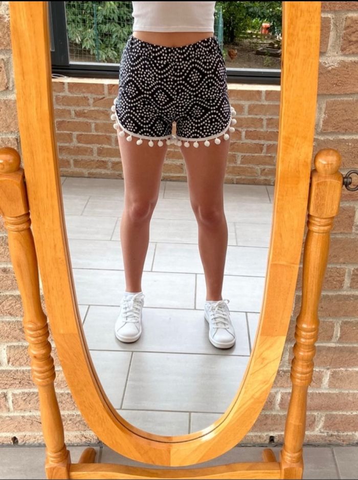 Short noir et blanc à pompons taille M - photo numéro 2