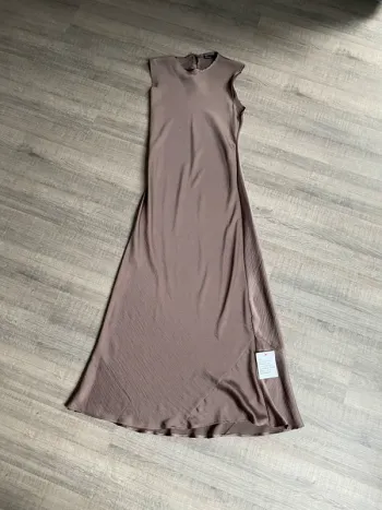 Robe satinée