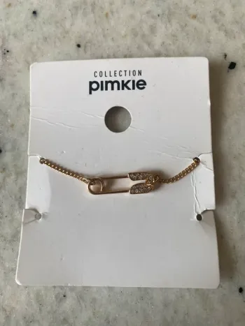 Bracelet doré épingle à nourrice à strass