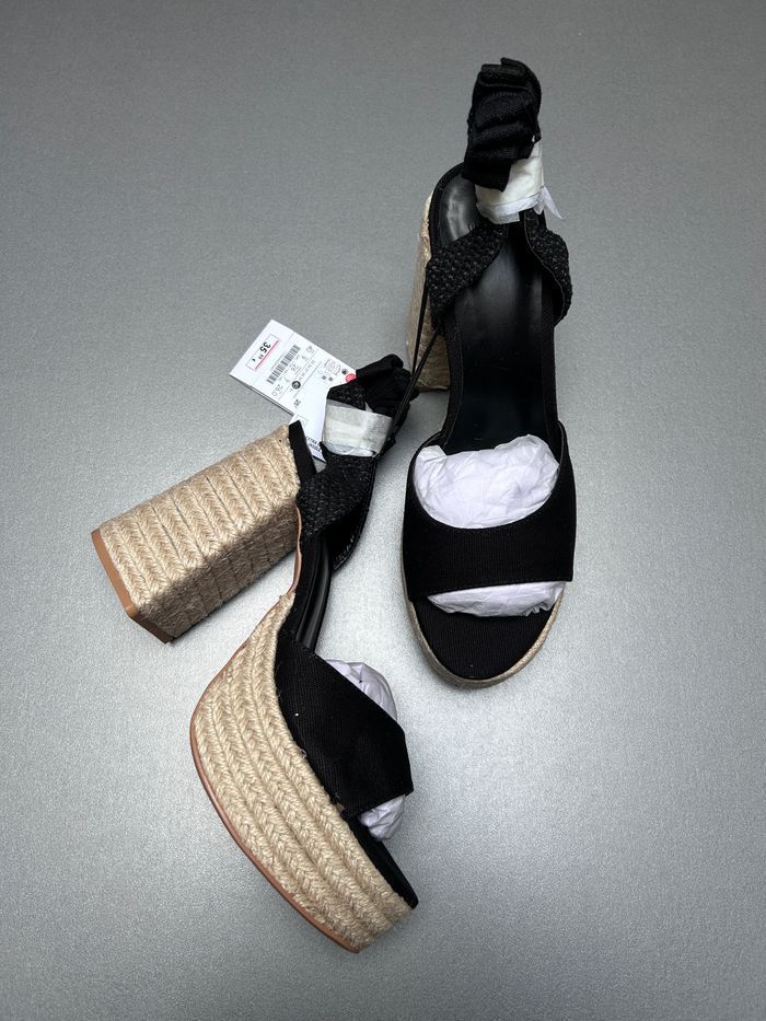 Sandales noires compensées à talons Bershka - Pointure 40 - photo numéro 2