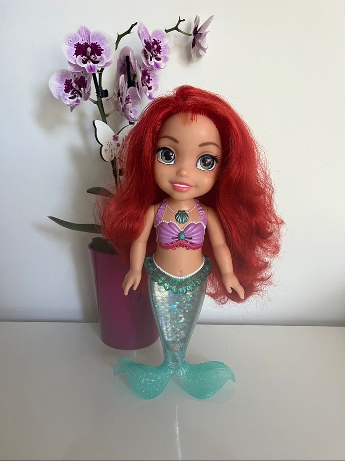 Poupée ariel qui chante