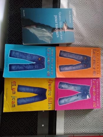 QUATRE FILLES ET UN JEAN