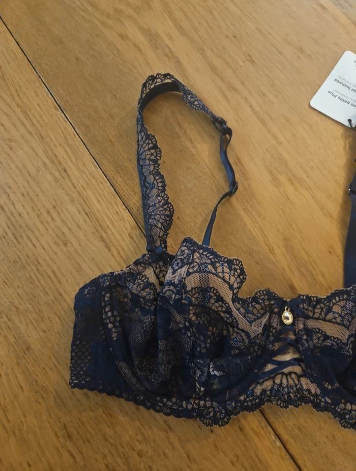 Soutien gorge corbeille Aubade 
Avec bijou Swarovski
85B - photo numéro 2