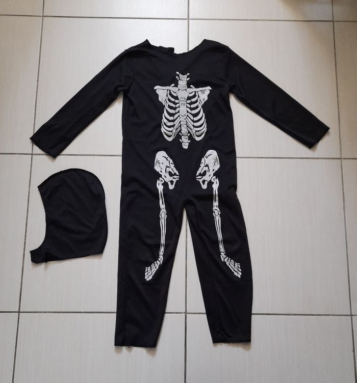 Costume squelette 6 ans
Avec cagoule
Défauts sur photos
