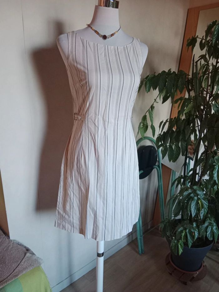 Robe rayée cintrée