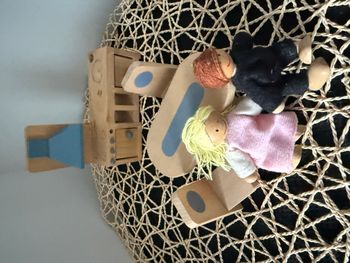 Mobilier en bois pour maison de poupée