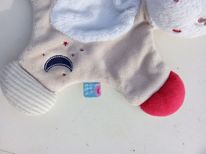 Doudou renard beige, blanc, rouge sucre d'orge, broderie lune - photo numéro 2