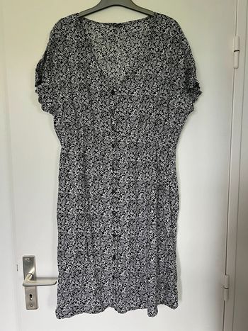 Robe noire et blanche maternité Kiabi