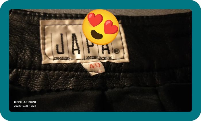 Jupe courte noire, en cuir, taille 40 - photo numéro 3