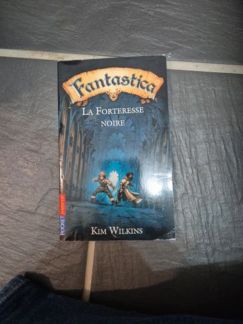 Livre fantastica la forteresse noire