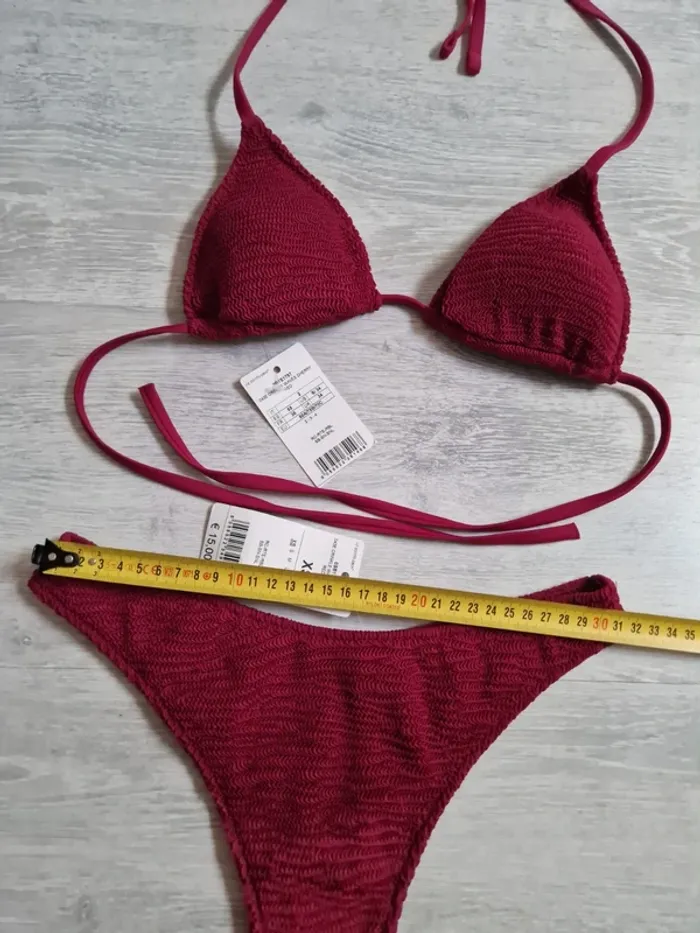 Bikini Calzedonia neuf avec étiquette Crinkle Waves cherry red
haut 85 rembourré bas XS brésilien - photo numéro 6