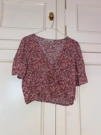 Blusa corta flores