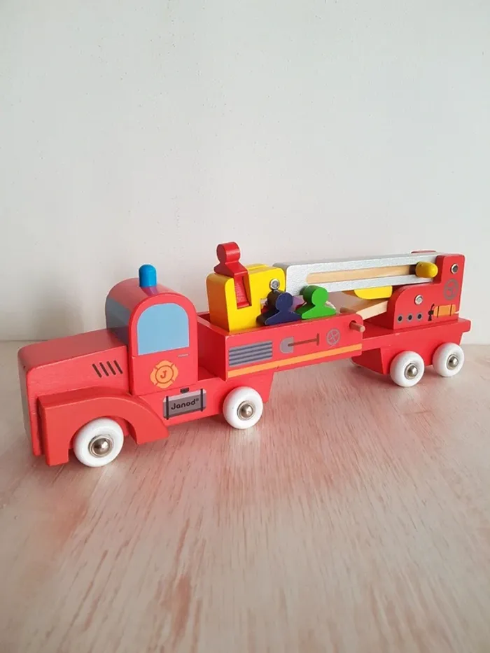 Grand camion de pompier en bois Story de Janod - photo numéro 2