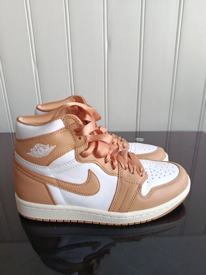 Jordan 1 Retro High OG Praline Authentique