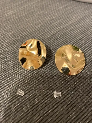 Boucles d’oreilles originales dorées