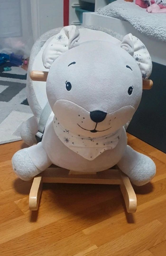 Adorable bascule en peluche