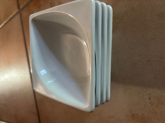 4 coupelles blanches en porcelaine - photo numéro 2