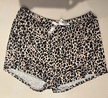 Short de pyjama motif léopard