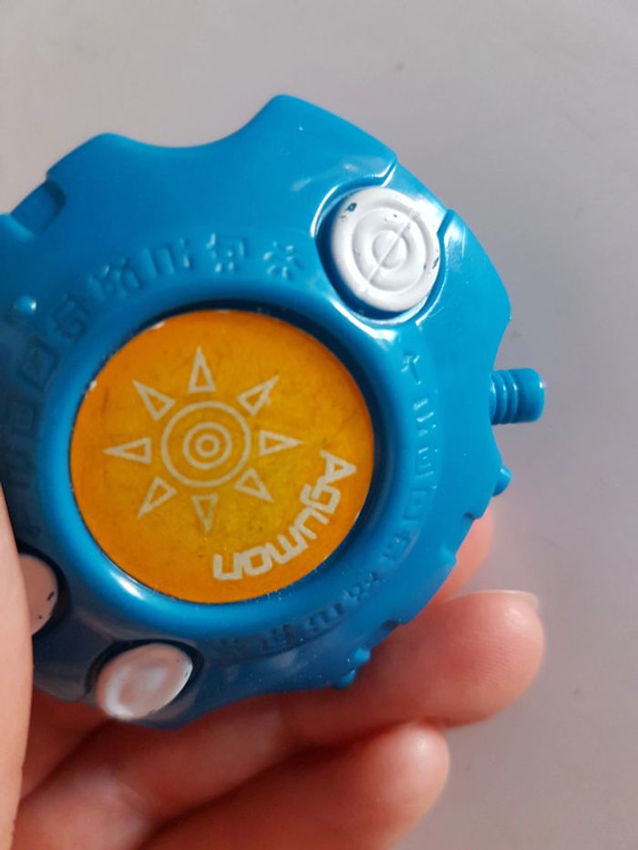 Badge Agumon - photo numéro 4