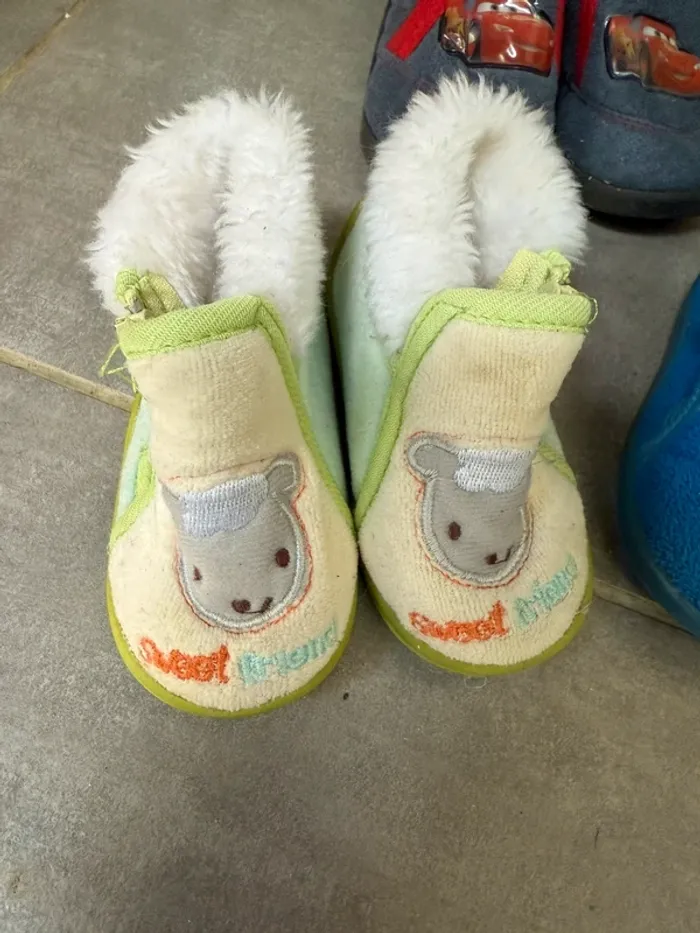 Lot de 3 paires de chaussons pointure 19 cars, moutons - photo numéro 2