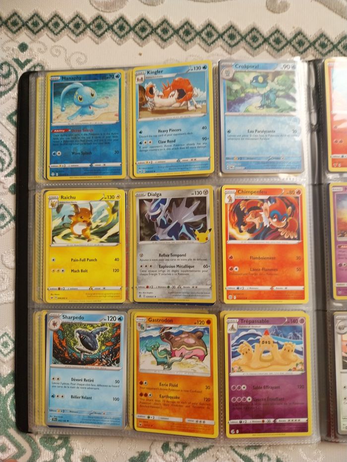 Livre rempli de carte pokémon - photo numéro 6