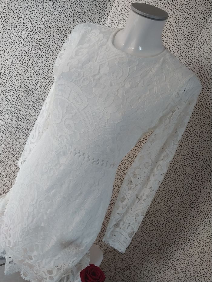 Superbe robe blanche en dentelle – Dos nu – Taille L (taille petit) → Idéale M