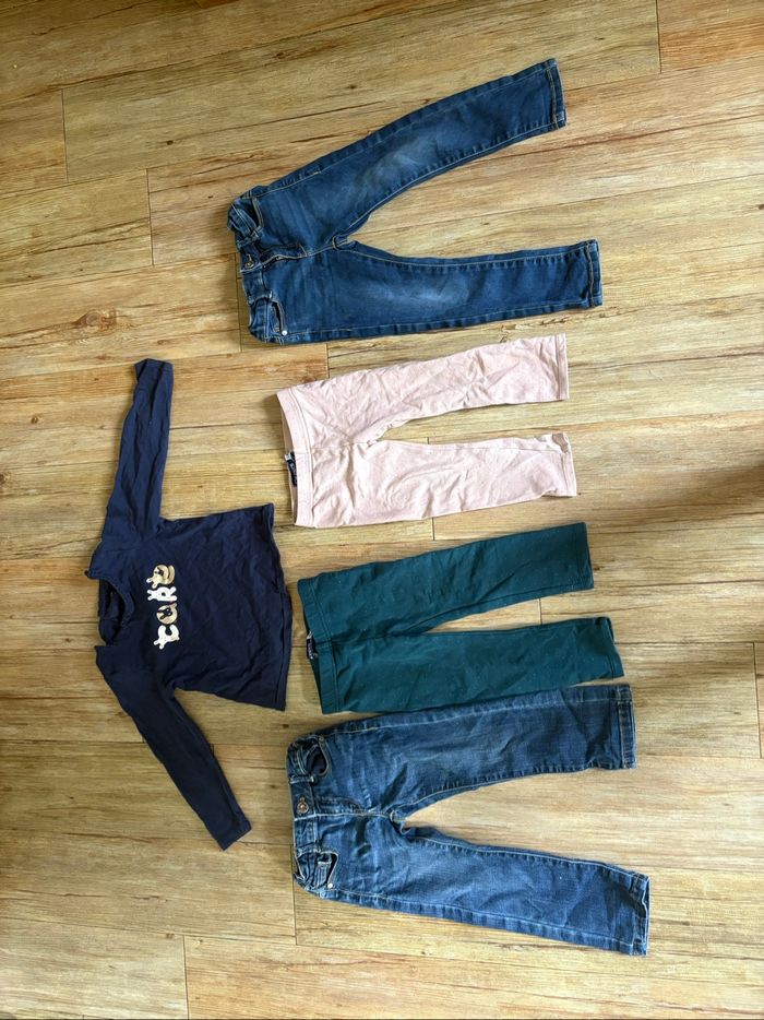 Lot 2 jeans + 2 leggins + 1 t shirt 3 ans
