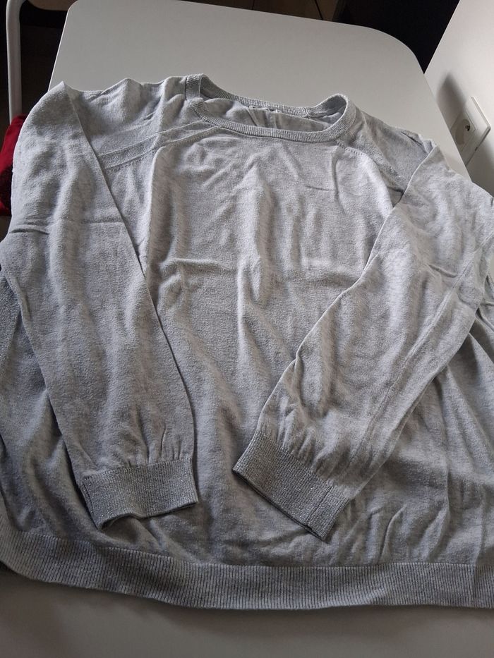 Pull gris clair et et argenté