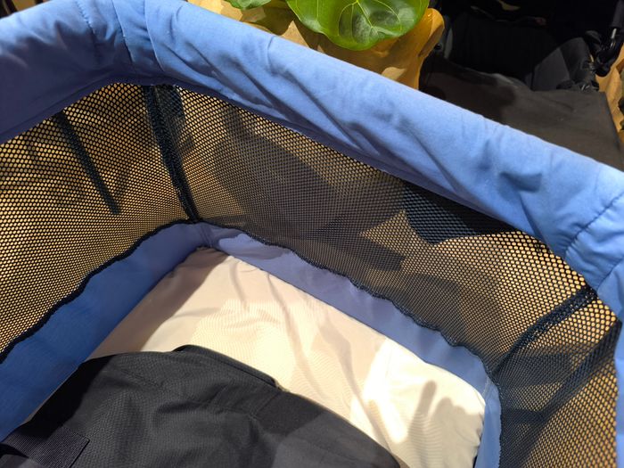 Lit babybjorn bleu et noir - photo numéro 6