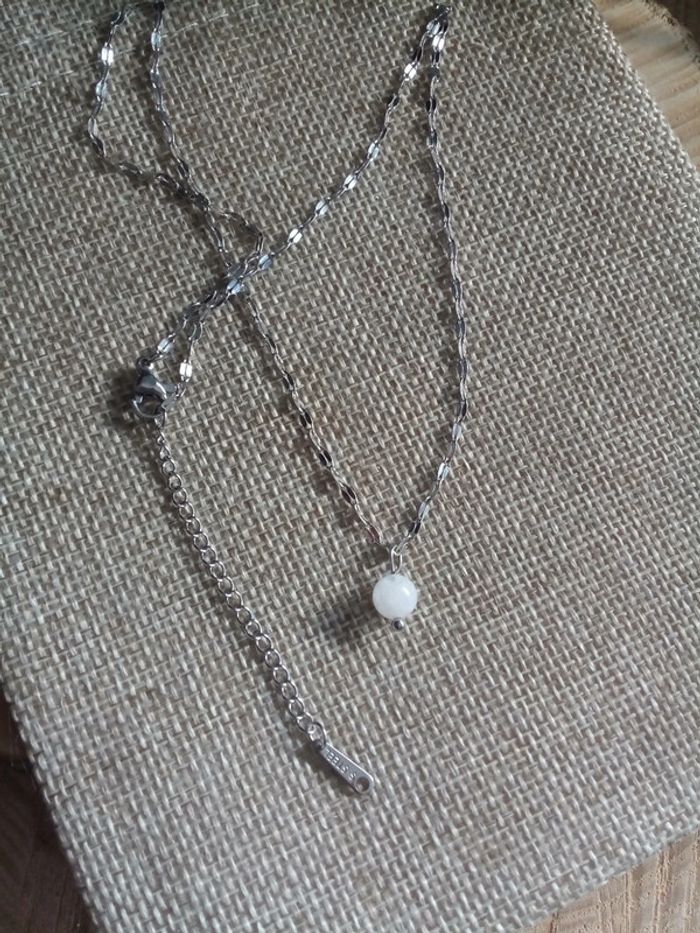 Collier acier argenté et pierre de lune