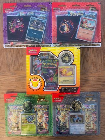 Lot Pokémon 30 ans + Héros Transcendants