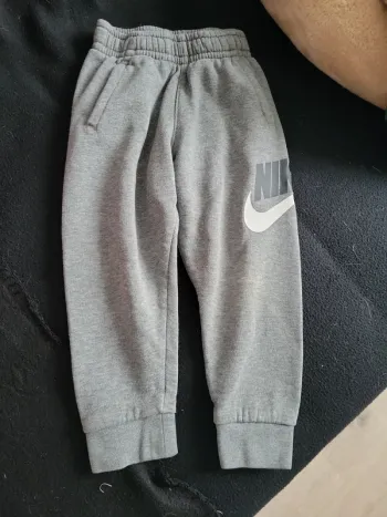 Bas de jogging Nike taille 2-3 ans