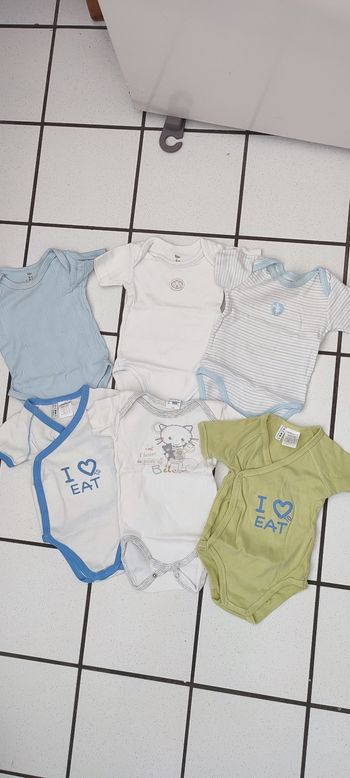 Lot bodies 6 mois