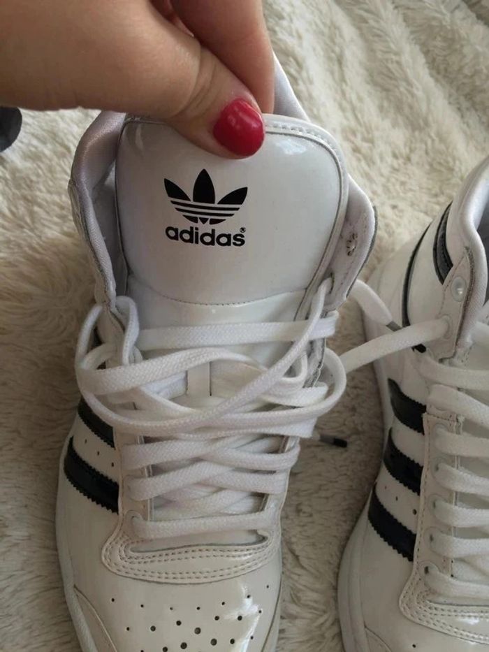 Baskets adidas neuves taille 36 - photo numéro 2