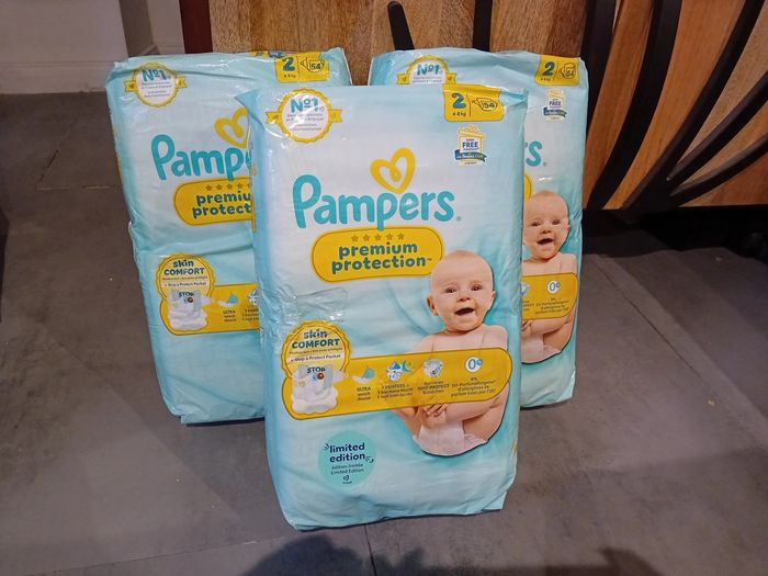 Couches Taille 2 pampers prenium protection