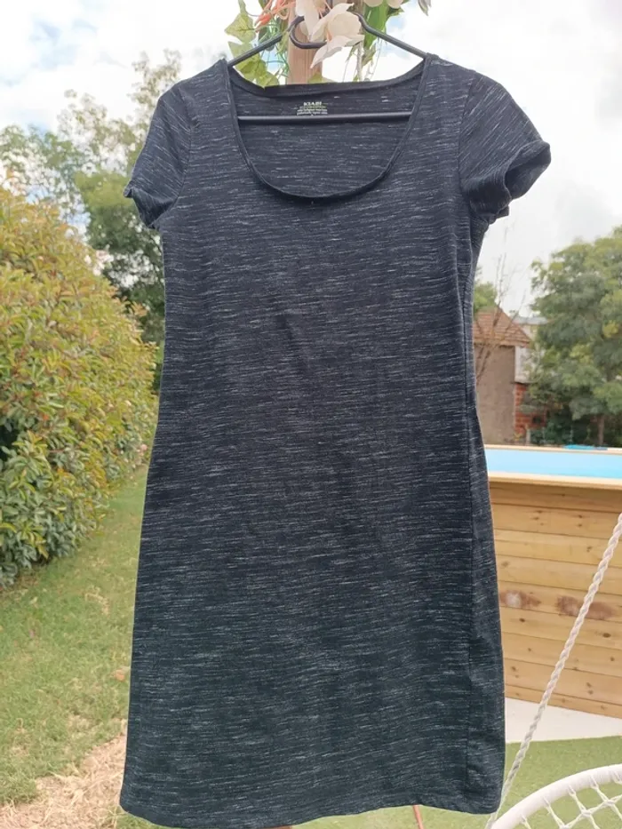 Petite robe noire intemporelle taille s