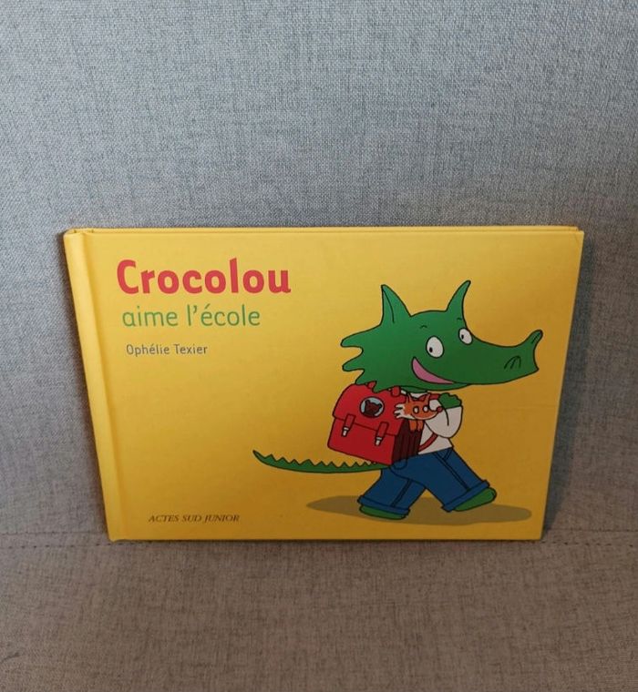 Livre rigide crocolou aime l'école