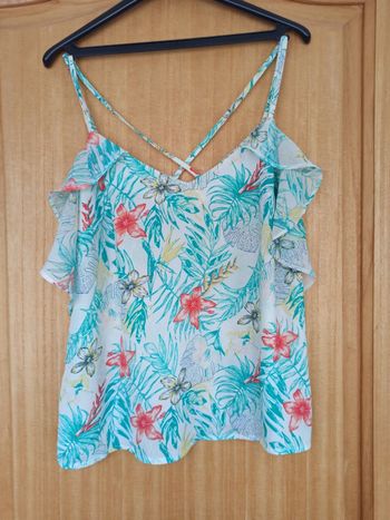 Kiabi très joli haut fleuri