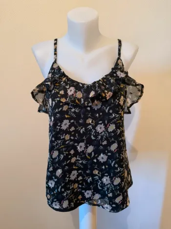 Débardeur noir à fleur en très bon état taille 38 Kiabi