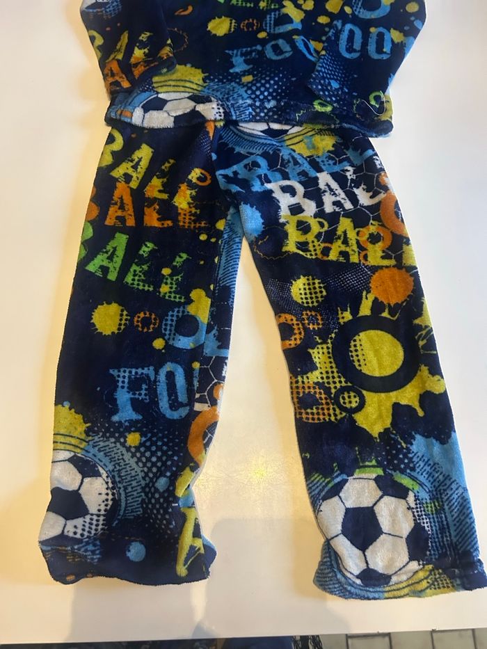 Pyjama Hiver deux pièces TRÈS BON ÉTAT garçon taille 8 ans couleurs bleu, jaune et vert - photo numéro 2